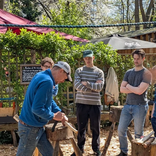 On the last day of the Introduction to Green Wood Working our participants make a spoon. Here is @luckyspoons showing the technique for axing a stop-cut into the shoulder of the spoon. ☀️🪓🪵
.
.
.
#greenwoodworking #spooncarving #spooncarver #sloyd #sløyd #hackneycityfarm #whittlingspoons #makers #makinginlondon #greenwoodworkingcourses
